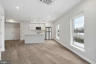 3449 Scotts Ln, Unit B202 in Philadelphia, PA - Building Photo - Building Photo