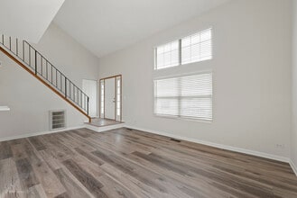 231 Ivy Ct in Streamwood, IL - Building Photo - Building Photo