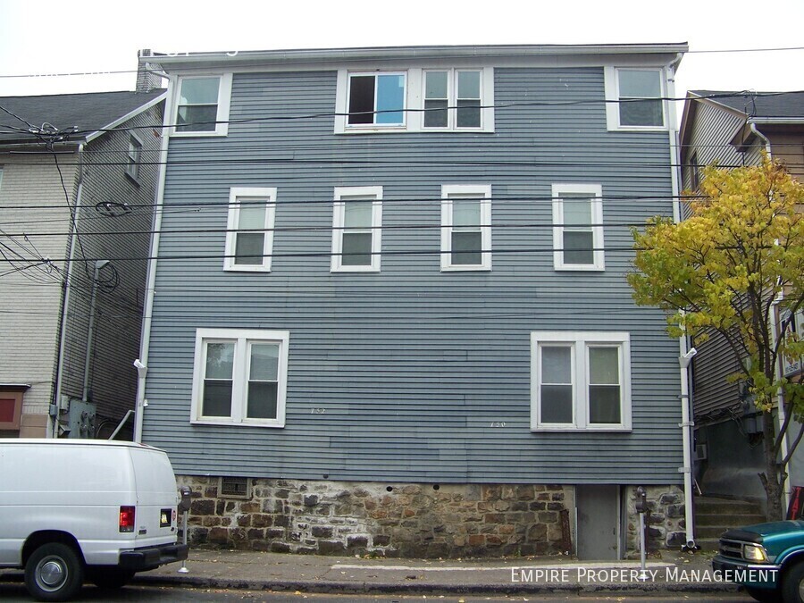 732 E 4th St in Bethlehem, PA - Building Photo