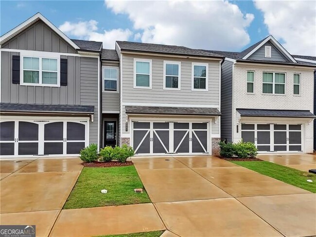5207 Canberra Dr in Flowery Branch, GA - Building Photo - Building Photo