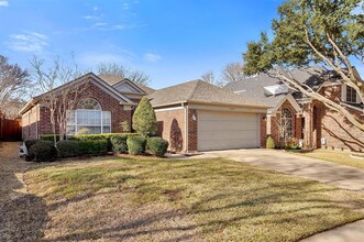2505 Woodhaven Dr in Flower Mound, TX - Foto de edificio - Building Photo