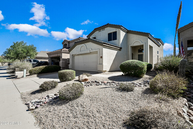 4319 E Smokehouse Trail in Cave Creek, AZ - Foto de edificio - Building Photo