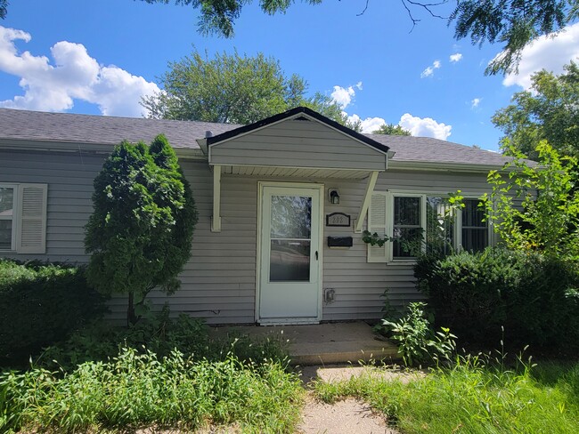property at 202 S Hammes Ave