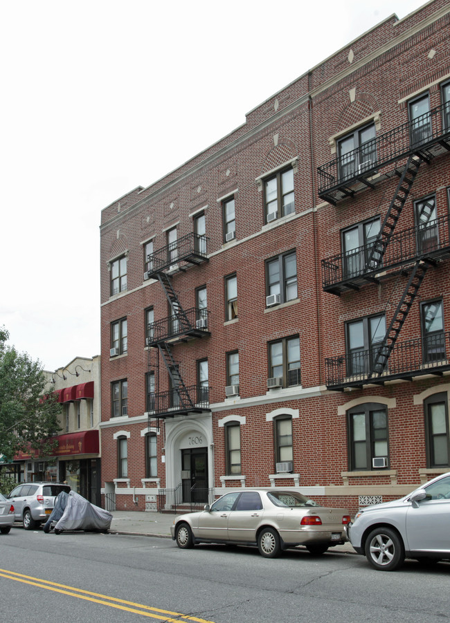 7606 17th Ave in Brooklyn, NY - Foto de edificio - Building Photo