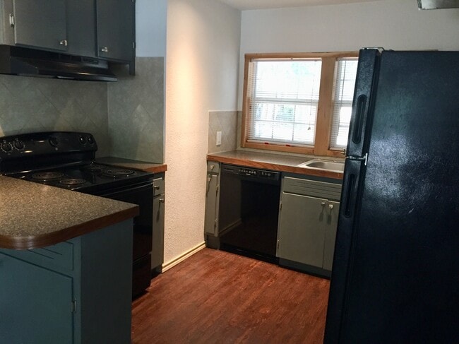 688 Martindale Rd in San Marcos, TX - Foto de edificio - Building Photo