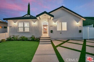 11912 Elkwood St in Los Angeles, CA - Building Photo - Building Photo