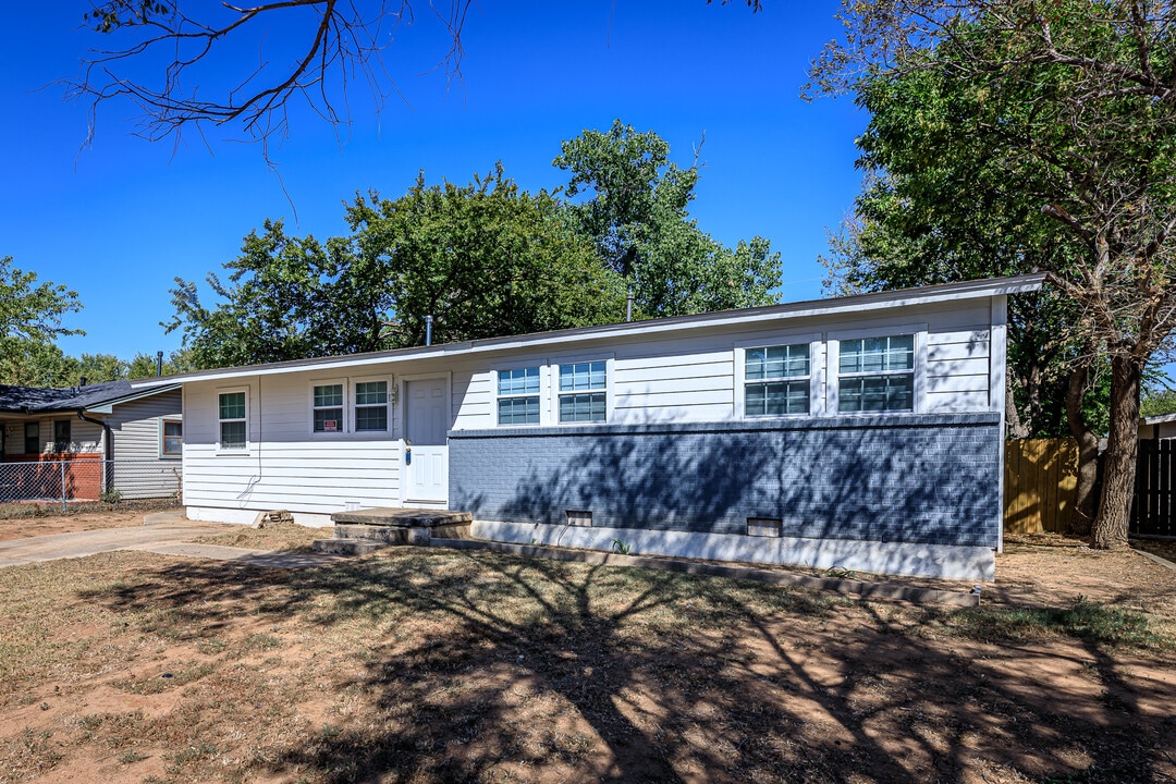 910 SW 37th St in Lawton, OK - Building Photo