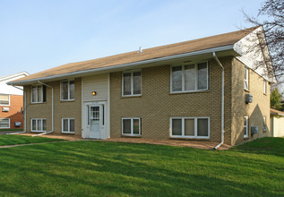 2154 Pike Lake Dr in New Brighton, MN - Foto de edificio - Building Photo