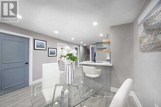 919 Brucedale Ave E in Hamilton, ON - Building Photo - Building Photo