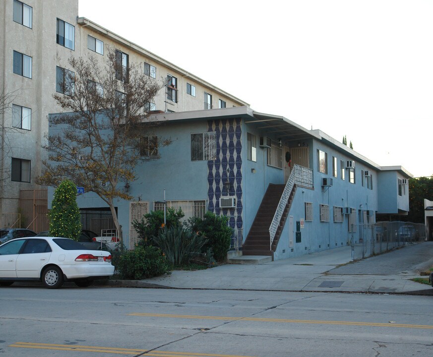 11168 Camarillo St in North Hollywood, CA - Building Photo