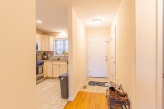 330 Crystal Ave in New London, CT - Building Photo - Building Photo