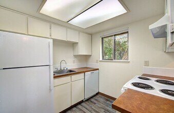 10523-10523 NE 10th St in Vancouver, WA - Building Photo - Building Photo