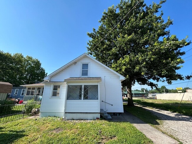 2023 Broadway St in Quincy, IL - Building Photo - Building Photo