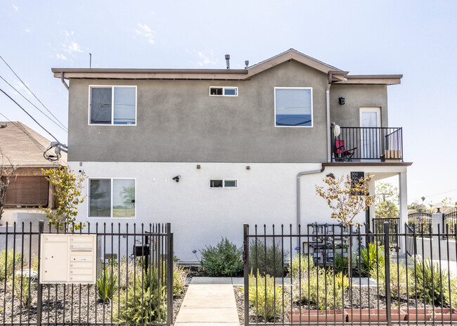 308 N Lorena St in Los Angeles, CA - Foto de edificio - Building Photo