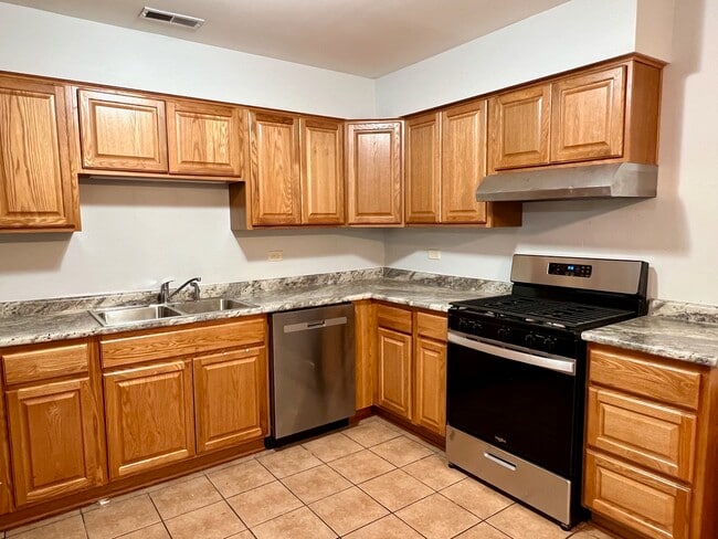 2611 E Martha Pl in Burnham, IL - Building Photo - Building Photo