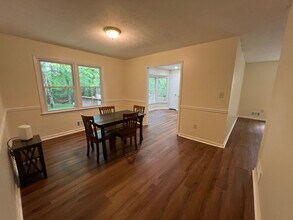 Room in House on Hillboro Cir SW in Marietta, GA - Foto de edificio - Building Photo