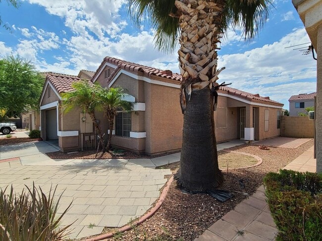 13009 W Evans Dr in El Mirage, AZ - Building Photo - Building Photo