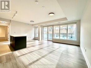 2525 Bathurst St in Toronto, ON - Building Photo - Building Photo