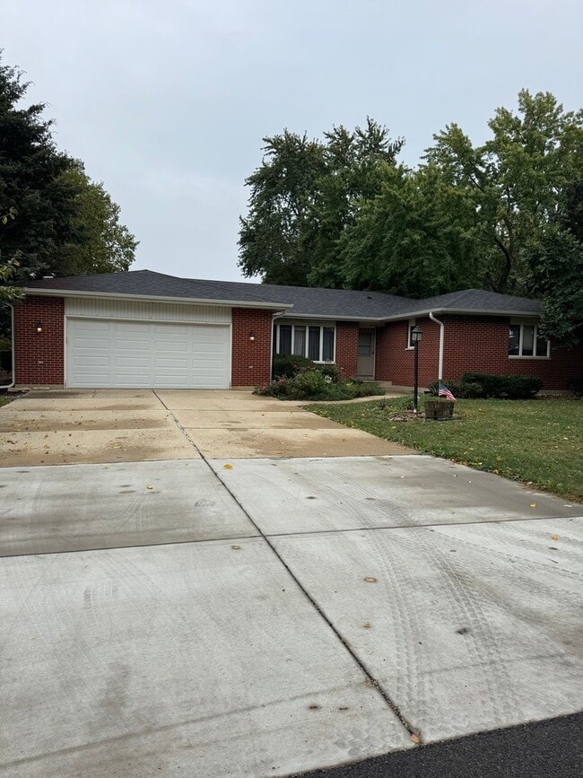 property at 1204 Prairie Ln