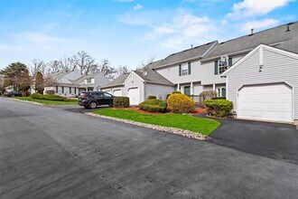 4 Woodbine Dr in Woodbury, NY - Building Photo - Building Photo