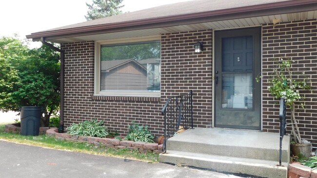 4406 Crawford Dr in Rockford, IL - Building Photo - Building Photo