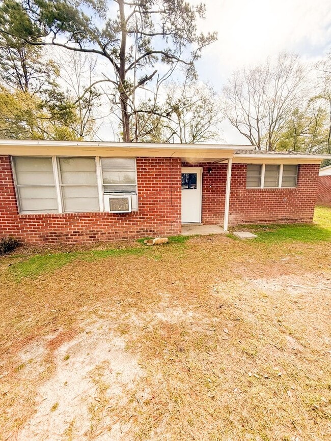 2111 Robin St in Valdosta, GA - Building Photo - Building Photo