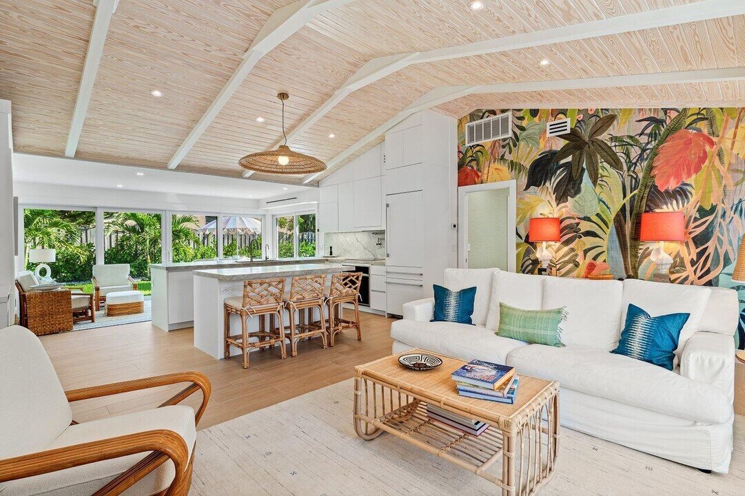 11 Hersey Dr in Boynton Beach, FL - Building Photo