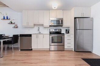 201 Rue Sainte-Catherine E in Montréal, QC - Building Photo - Building Photo