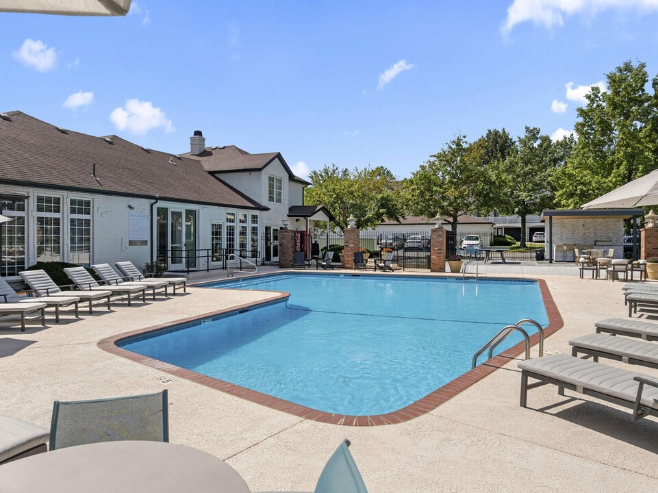 The Louis in Overland Park, KS - Building Photo