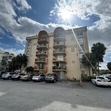 9320 Fontainebleau Blvd in Miami, FL - Building Photo - Building Photo