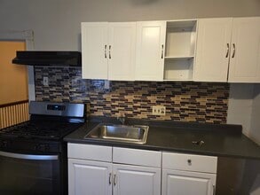 5731 N 5th St, Unit 2nd Floor in Philadelphia, PA - Foto de edificio - Building Photo