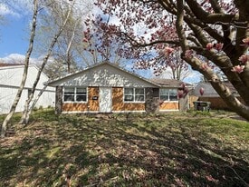 1210 Lanore Dr in Urbana, IL - Building Photo