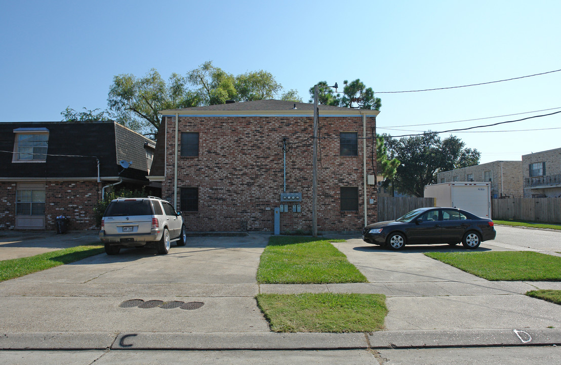 2201 Giuffrias Ave in Metairie, LA - Building Photo