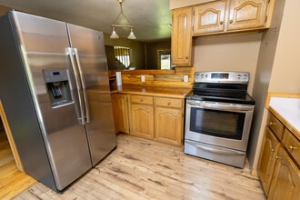 10278 County Rd 8 in Meeker, CO - Foto de edificio - Building Photo