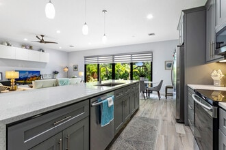 3211 Santa Catalina Plz in Greenacres, FL - Foto de edificio - Building Photo