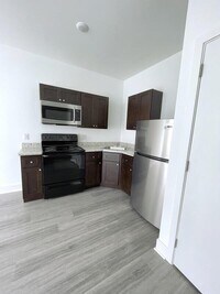 6036 Market St photo'