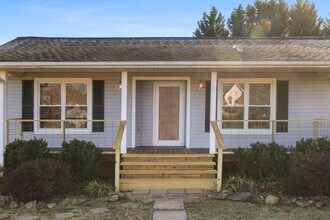 136 Edith Dr in Taylors, SC - Building Photo - Building Photo