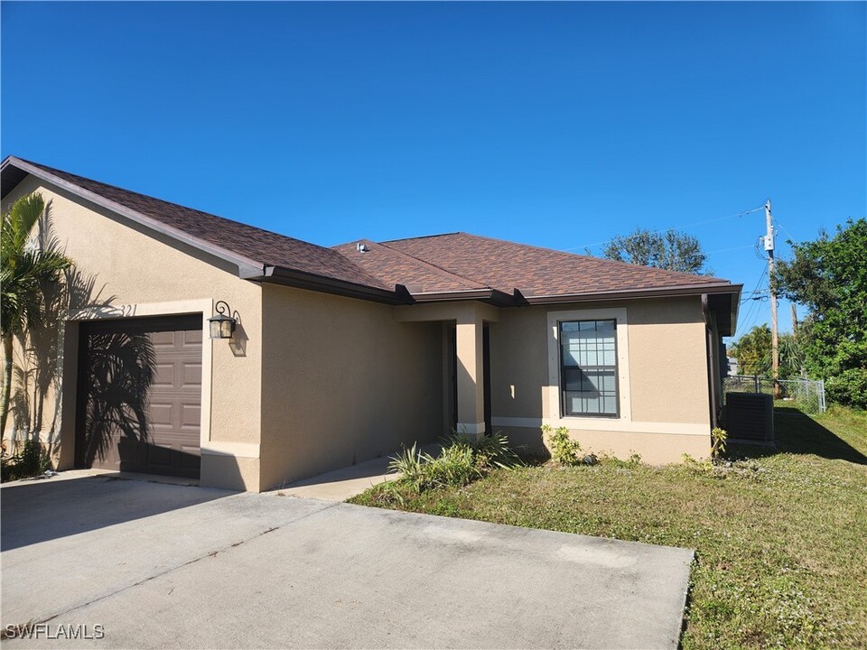 321 SE Van Loon Terrace in Cape Coral, FL - Building Photo