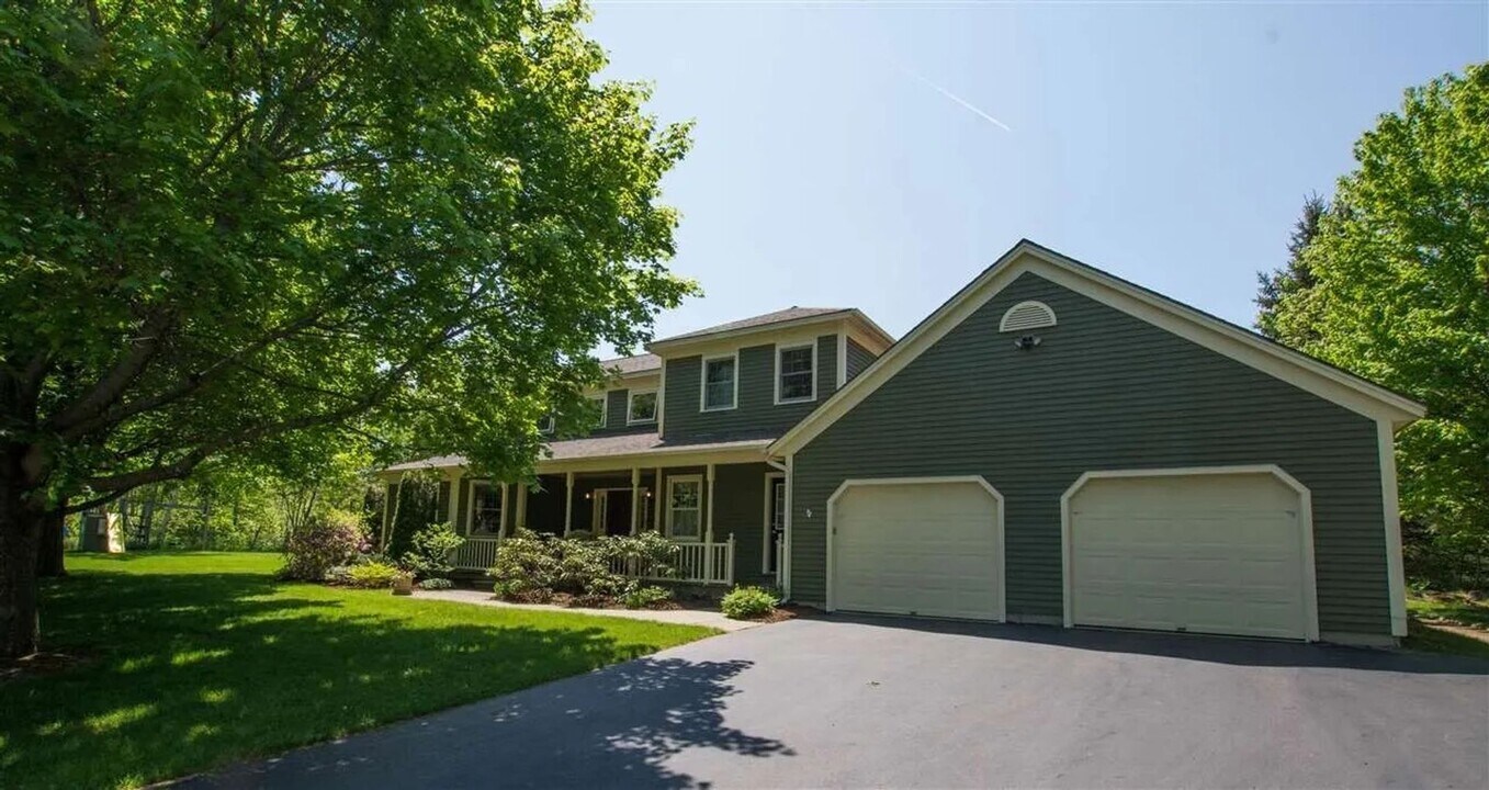 101 Brookside Dr in Williston, VT - Building Photo