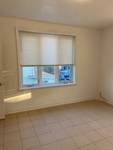 31-17 Buell St in Queens, NY - Building Photo - Building Photo