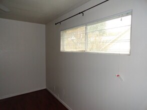 2001 Branard St, Unit 10 in Houston, TX - Building Photo - Building Photo