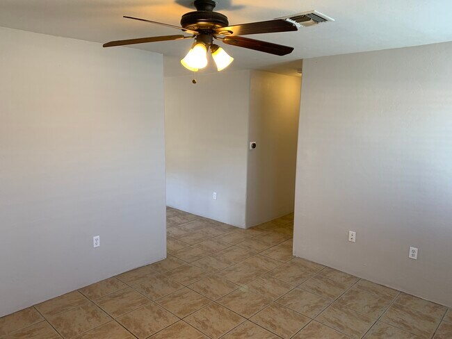 1438 N Hualpai Rd in Tucson, AZ - Building Photo - Building Photo