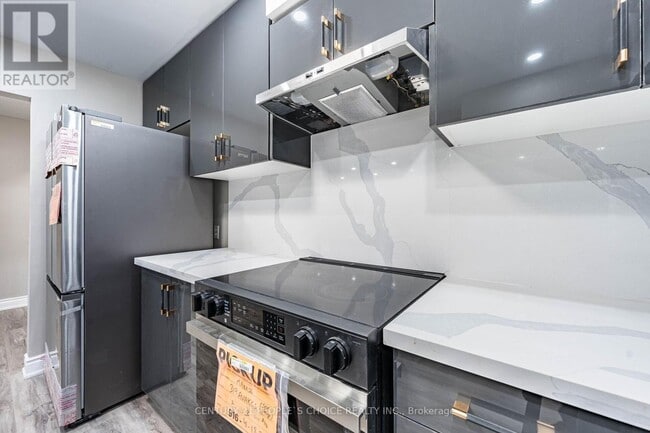 506 Normandy St in Oshawa, ON - Building Photo - Building Photo