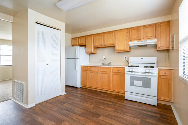 Riverview Townhomes in Baltimore, MD - Building Photo - Interior Photo