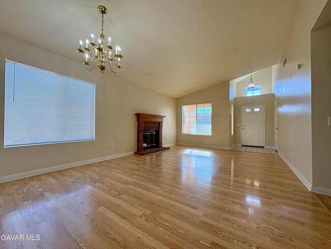 37660 Cardiff St in Palmdale, CA - Building Photo - Building Photo