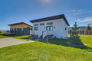 1030 Farmhouse Ln in Kalispell, MT - Building Photo