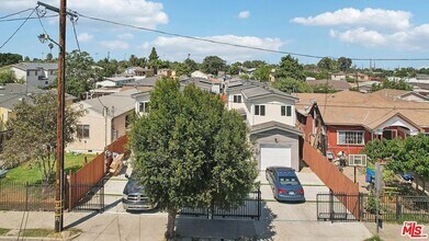 1677 E 111th St in Los Angeles, CA - Building Photo - Building Photo