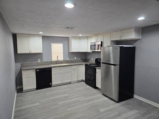 2727 Ave G in Beaumont, TX - Building Photo - Building Photo