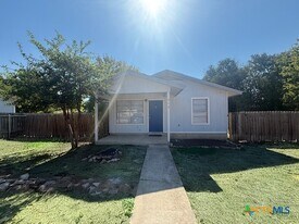 513 Centre St in San Marcos, TX - Building Photo