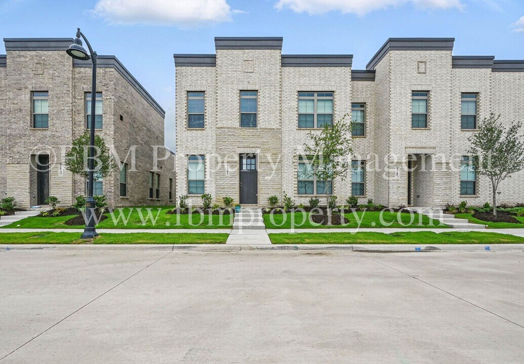 2901 Ali Dr in Waxahachie, TX - Building Photo
